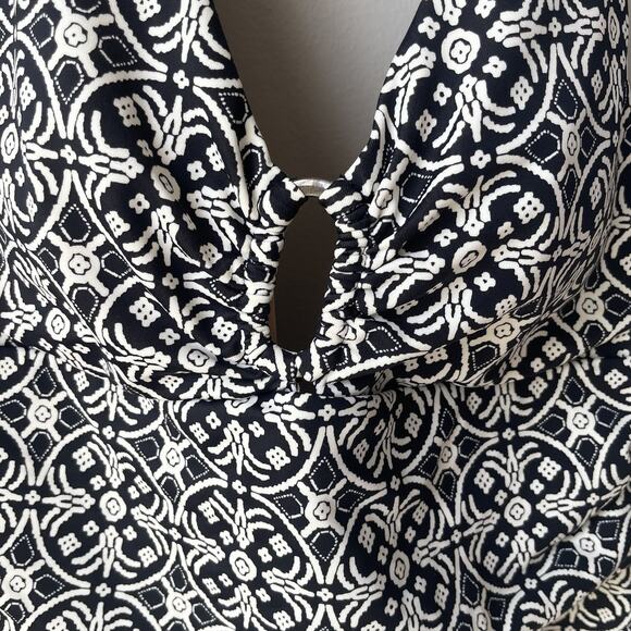 Lands End Tankini Top Black White Geometric Swim Women’s‎ size 8 Built In Bra - Picture 9 of 10